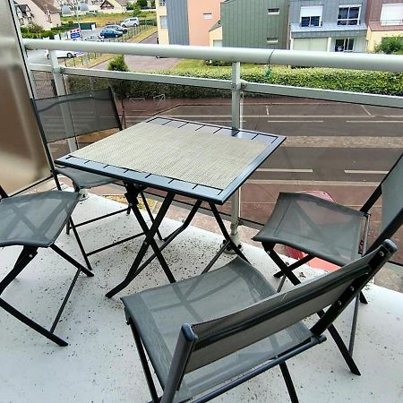 Appartement Au Pied De La Plage - Balcon - Parking Courseulles-sur-Mer Kültér fotó